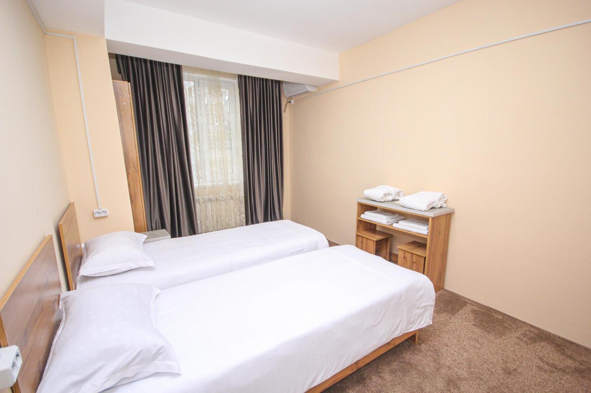 Hotel 33 Алмати Екстер'єр фото