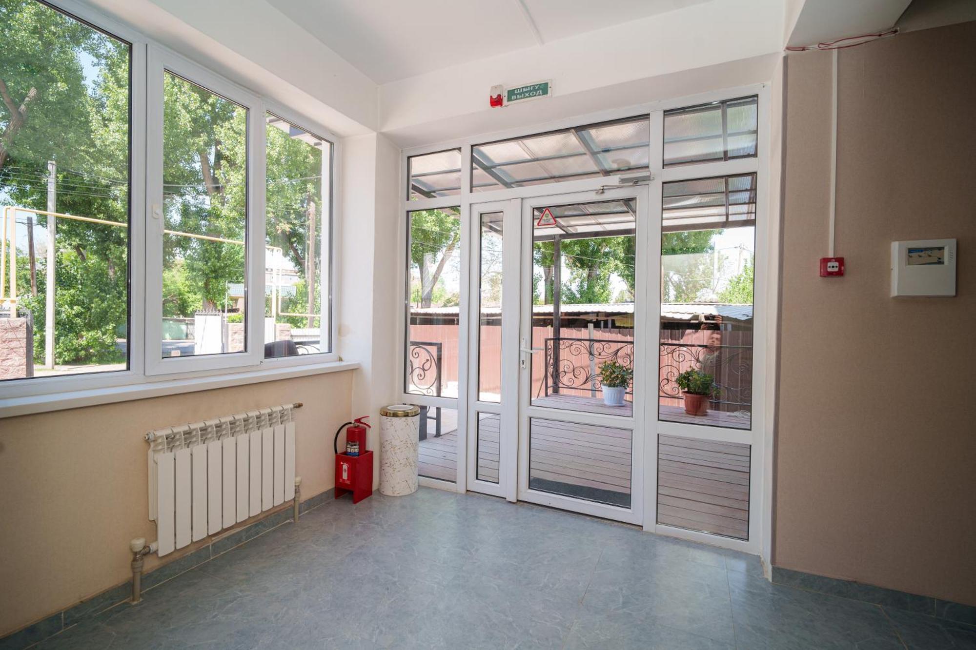 Hotel 33 Алмати Екстер'єр фото